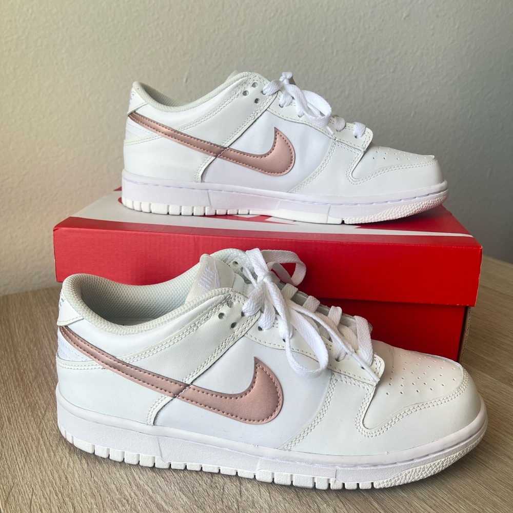 Nike Sneakers Women’s Dunks Low Fashion Shoes - Picture 4 of 6